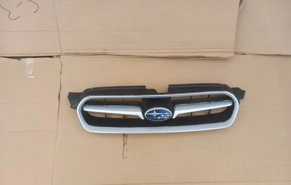Subaru Legacy Front bumper upper radiator grill 