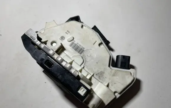 Volkswagen e-Up Rear door lock 1S4839015B