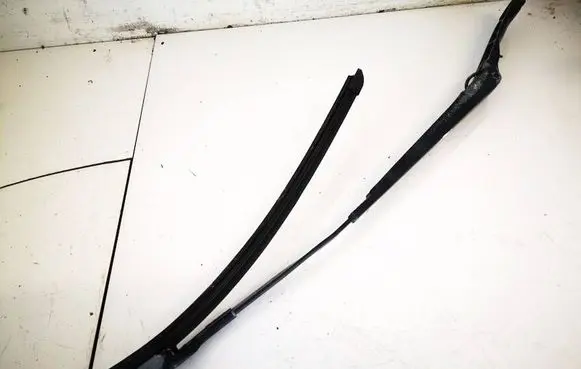 Opel Astra J Front wiper blade arm 13289888