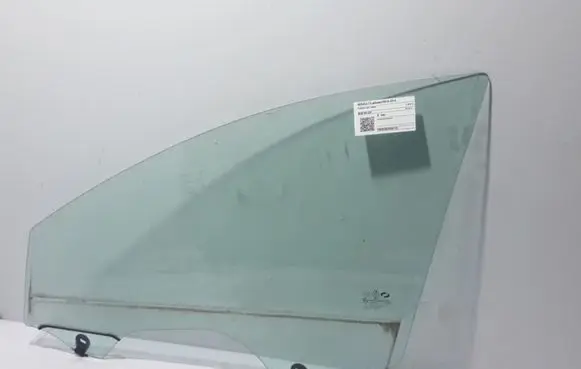 Renault Latitude (L70) Front door window glass four-door 803010010R