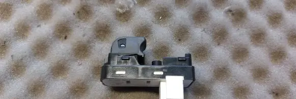 Mazda 3 III Electric window control switch K0021
