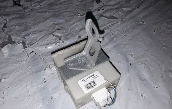 Toyota Avensis T250 Central locking relay 8974105070