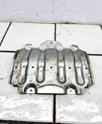 BMW 3 G20 G21 Engine splash shield/under tray 6880901
