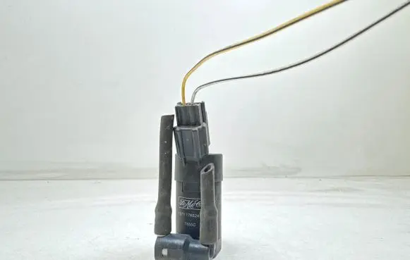 Ford Focus Windscreen/windshield washer pump 1S7117K624FE T655C