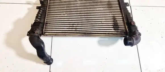 Opel Zafira B Intercooler radiator 13171435 2035a