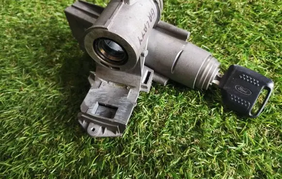 Ford Galaxy Ignition lock P012106