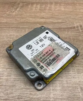 Volkswagen PASSAT B5 Airbag control unit/module 1J0909607 5WK4199