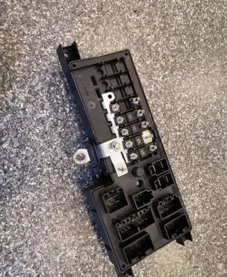 Volvo XC90 Fuse module 518828108