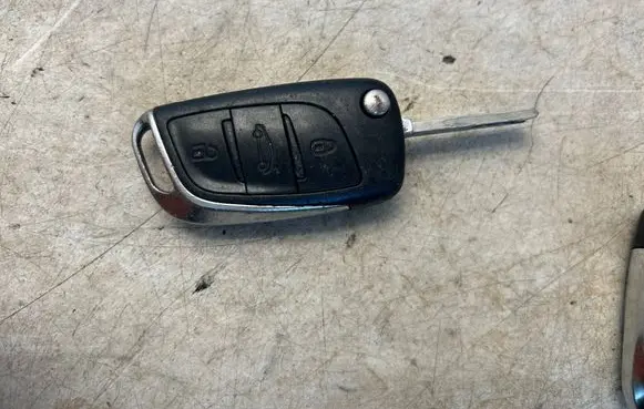 Citroen C4 II Ignition key/card 5FA01035400 9665975480