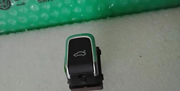 Tailgate opening switch