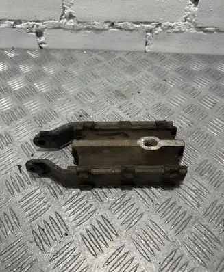 Volvo XC60 Engine mount bracket 31262935