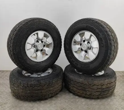 Toyota Hilux (AN10, AN20, AN30) R15 alloy rim 426110K400