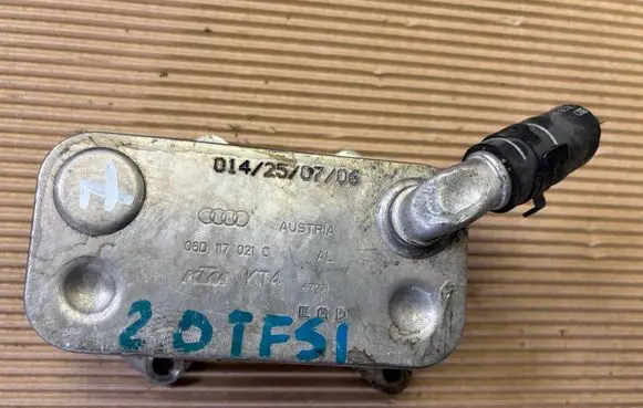 Skoda Octavia Mk2 (1Z) Oil filter mounting bracket 06D117021C