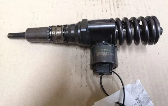 Audi A4 S4 B7 8E 8H Fuel injector 03G130073G