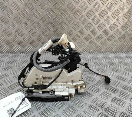 Volkswagen Golf VII Coupe door lock (next to the handle) 5G4837085C 5K1837015D