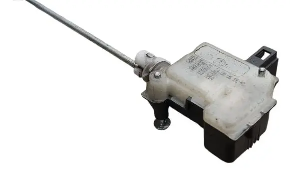 Skoda Octavia Mk2 (1Z) Central locking motor 1Z0810773 1M0959781A