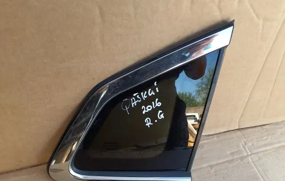Nissan Qashqai Rear side window