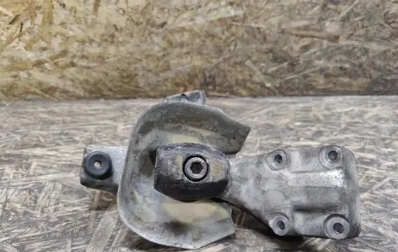 Mercedes-Benz SL R107 Engine mounting bracket 1162234704
