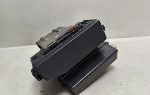 Nissan Qashqai Fuse module 243824EA0B