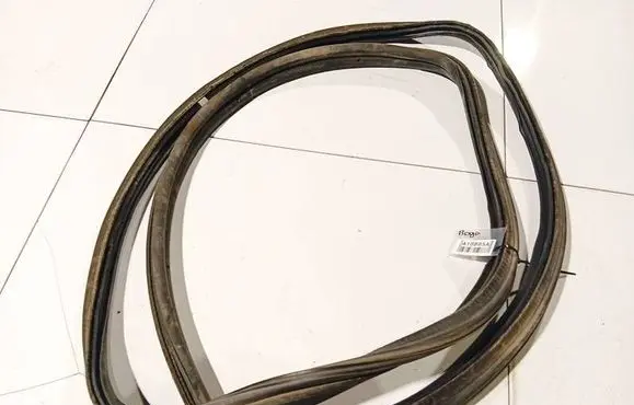 Trunk rubber seal (body)
