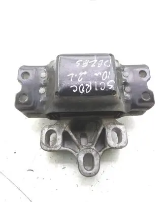 Volkswagen Scirocco Engine mount bracket