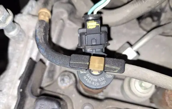Honda Civic IX Fuel injector 0445110532 16450-rz0-g01