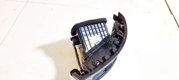 Hyundai i30 Dash center air vent grill uo468448
