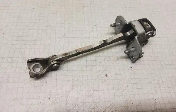 Opel Vectra C Front door check strap stopper 09229749