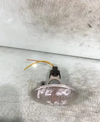 Peugeot 307 Front fender indicator light