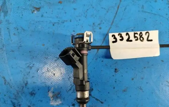 Mazda 6 Fuel injector L50113250
