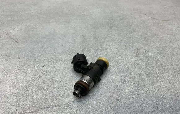 Skoda Octavia Mk3 (5E) Fuel injector 03C906039B