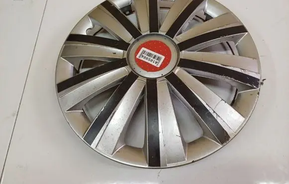 Mitsubishi Colt R14 wheel hub/cap/trim 