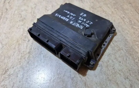 Toyota Avensis T270 Engine control unit/module 8966105D50