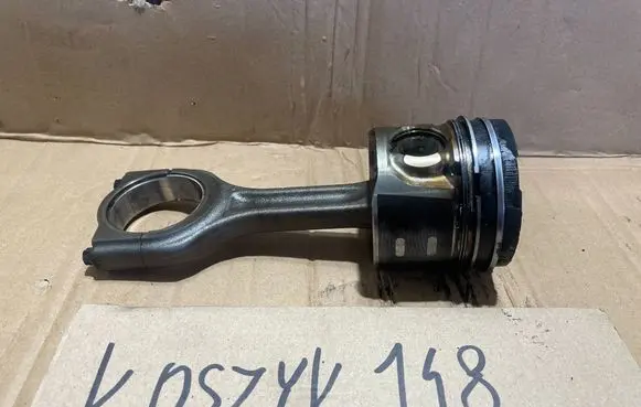 Ford Focus Piston with connecting rod 75L93
