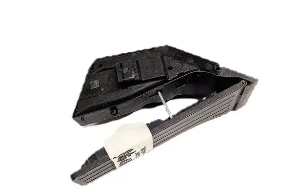 Mercedes-Benz C W203 Accelerator throttle pedal A2053000004