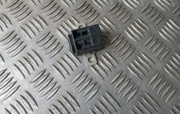 Audi A6 S6 C6 4F Battery relay fuse 4F0915519