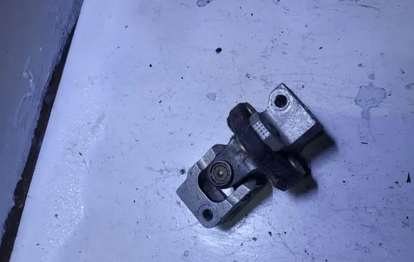 Mercedes-Benz A W168 Steering column universal joint 1684620578