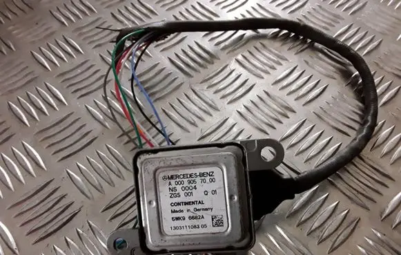 Mercedes-Benz E W212 Lambda probe sensor A0009057000 5WK96682A