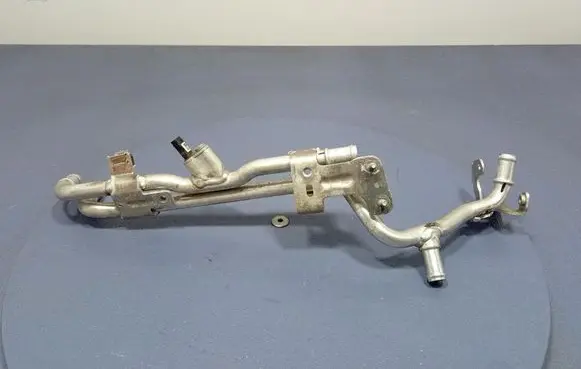 Audi Q7 4L Engine coolant pipe/hose 059122479F