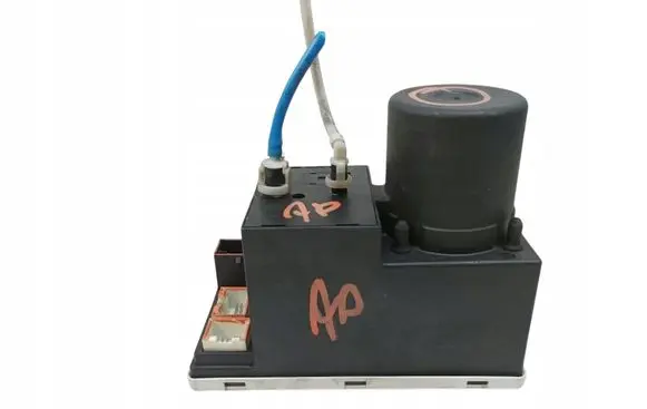 Audi A3 S3 8L Central locking vacuum pump 8D0862257B