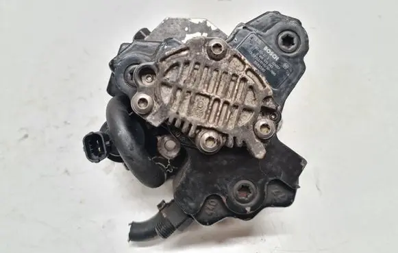 Volvo S40, V40 Fuel injection high pressure pump 0445010043 8689590