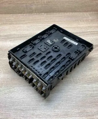 Volkswagen PASSAT B6 Fuse module 3C0937125