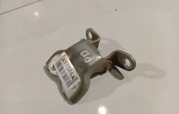 Toyota Avensis T250 Front door upper hinge