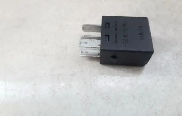 Mitsubishi Pajero Other relay MB953382