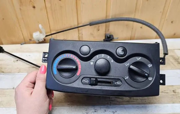 Chevrolet Aveo Climate control/heater control trim 