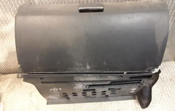 Mercedes-Benz B W245 Glove box