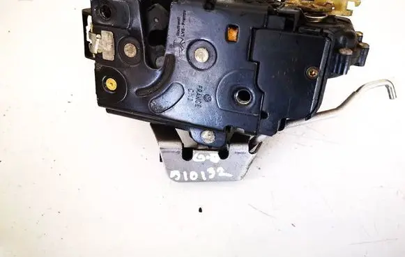 Audi A6 S6 C5 4B Rear door lock 4b0839016g