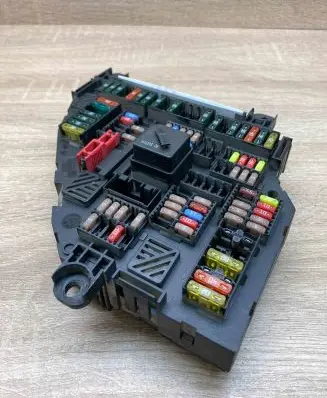 BMW 5 F10 F11 Fuse module 9234424 923442401