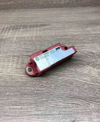 Volkswagen Golf IV Airbag deployment crash/impact sensor IJ0909606D 28990417