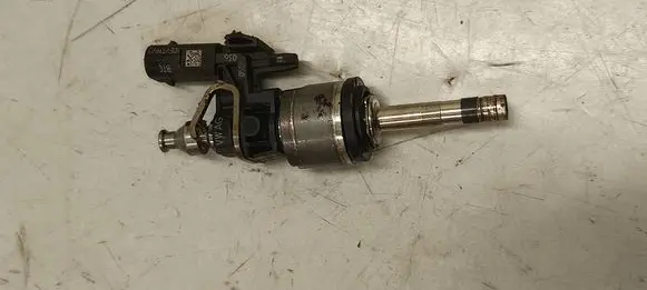 Seat Ateca Fuel injector 0261500443